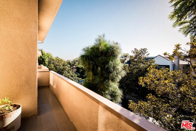 Building Photo - 1944 Glendon Ave