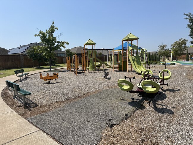 Building Photo - 2229 Roca Dr