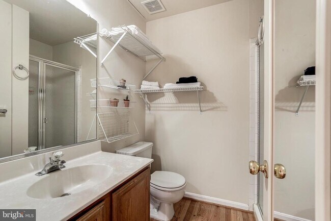 Building Photo - 5518 Sully Lake Dr