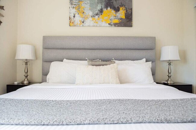 Building Photo - 12202 N 60th St