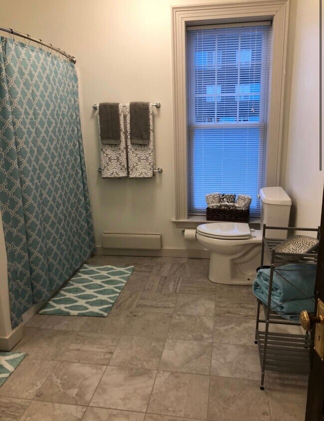 Building Photo - 900 E Fayette St