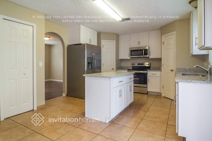 Building Photo - 16832 Cornerwood Dr