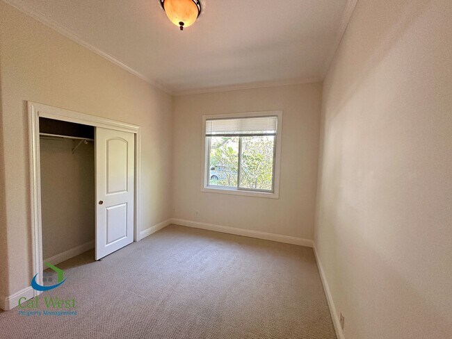 Building Photo - $7995 - Executive 4 bed, 3 full bath, Palo...