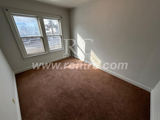 Building Photo - 1202 Walnut-