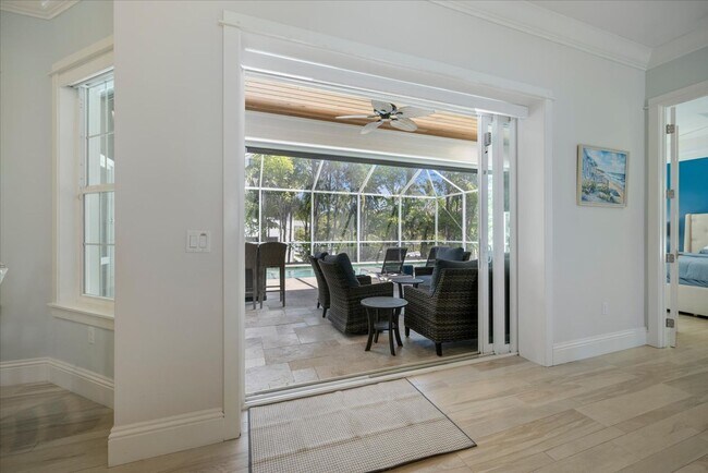 Building Photo - Furnished, Yearly 4bd Home on Siesta Key