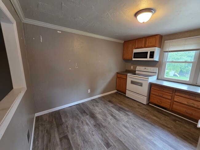 Building Photo - 1636 Edison St