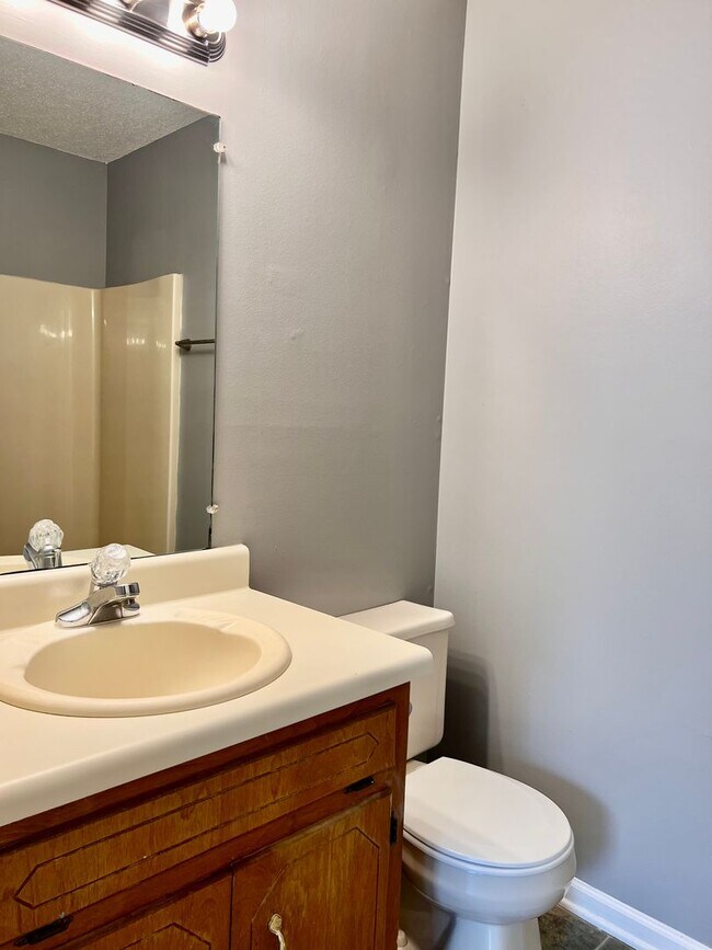 Building Photo - 407 Donna Dr