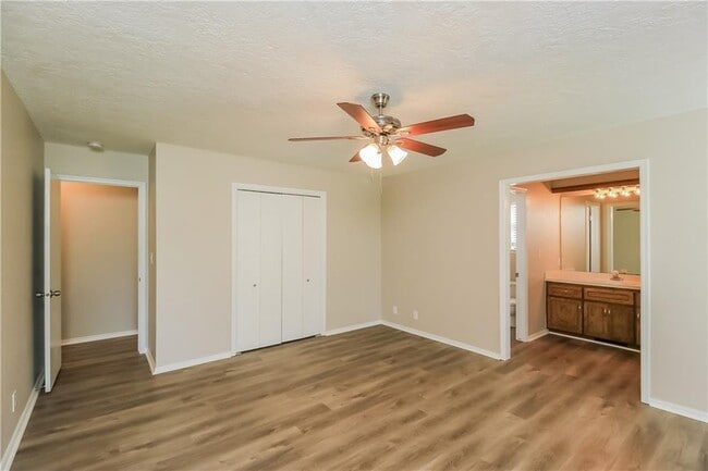 Building Photo - 3920 Green Hills Ct