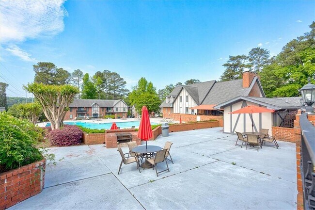 Building Photo - 6851 Roswell Rd