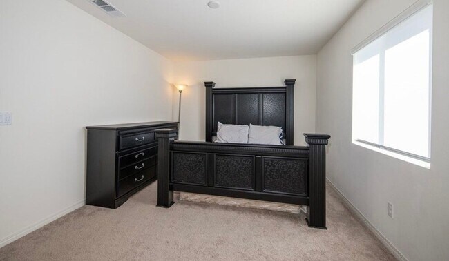 Building Photo - Beautiful 3-Bedroom, 2.5-Bathroom Home for...