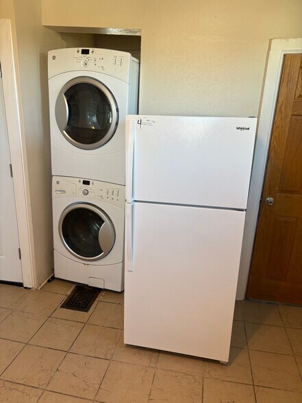 kitchen appliances - 1657 S 11th St
