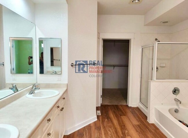 Building Photo - 2550 Winding River Dr