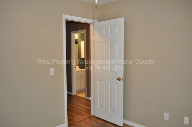 Building Photo - 2120 Leadenhall Way