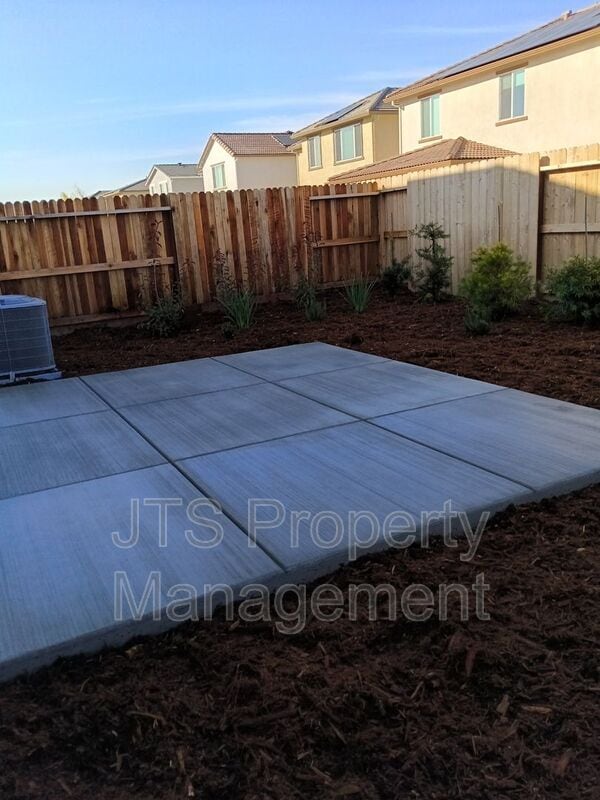 Building Photo - 2289 Shady Tree Cir