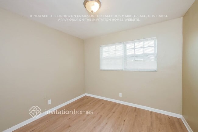 Building Photo - 5430 SW 21st St