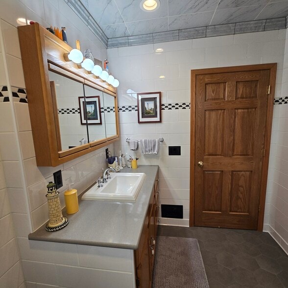 Building Photo - 2403 Erie Ave