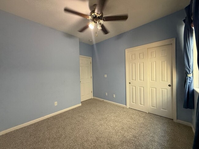 Building Photo - Single-story 3 bedroom, 2 bathroom, plus o...