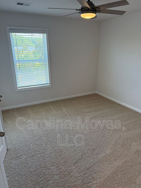 Building Photo - 555 Yellow Fox Rd