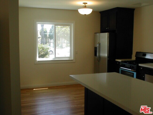 Building Photo - 2221 Ocean Park Blvd