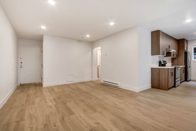Interior Photo - 930 N Martel