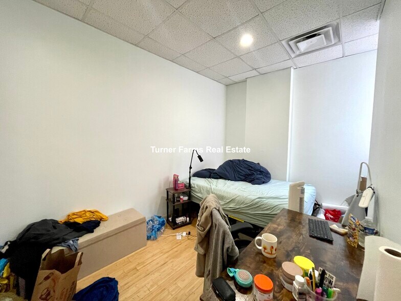 Building Photo - 72 Kneeland St