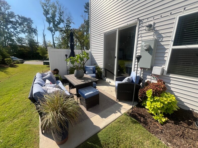 Building Photo - 7002 Fairmile Run