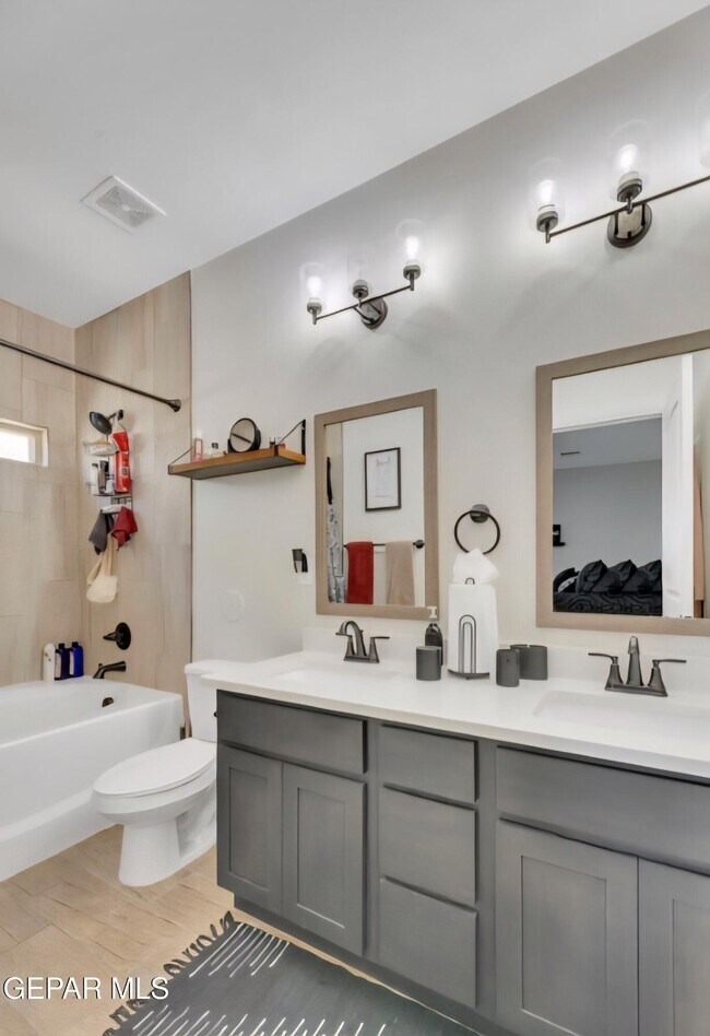 Building Photo - 13841 Paseo De La Luna Ave