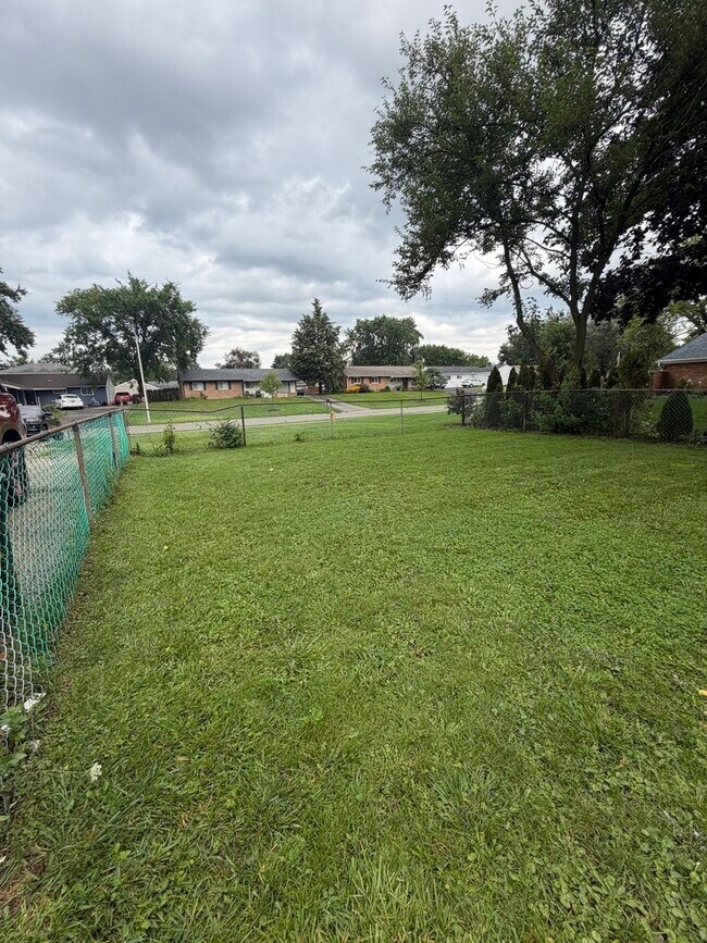Building Photo - 201 Fairwood Dr