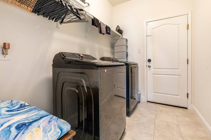 Building Photo - 528 Bronze Forest Dr