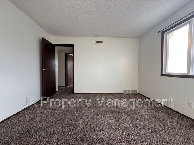 Building Photo - 2300 14th Ave S