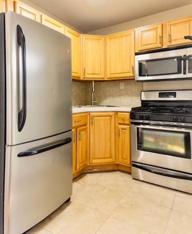 Building Photo - 559 Newark Ave