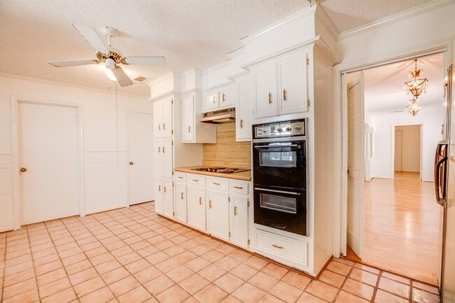 Building Photo - 12710 Shady Knoll Ln
