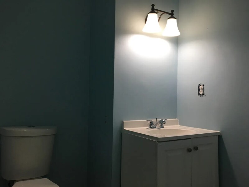 Building Photo - 614 Ashburton St