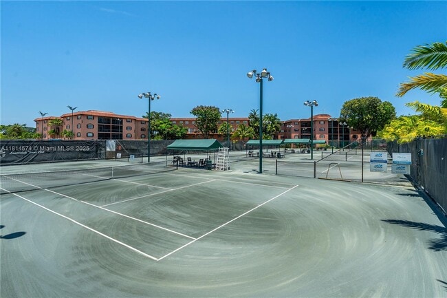 Building Photo - 680 Tennis Club Dr