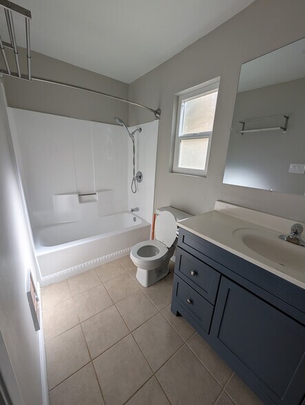 Building Photo - 470 S Los Robles Ave