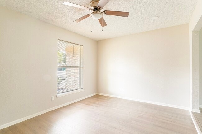 Building Photo - 19414 Leafwood Ln