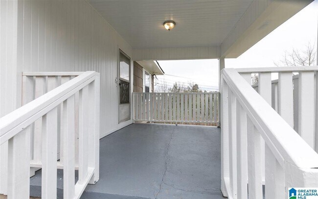 Building Photo - 3 Bed 2 Bath Home in Forestdale