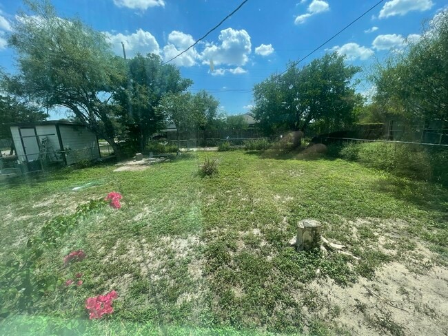 Building Photo - 309 W Ave A