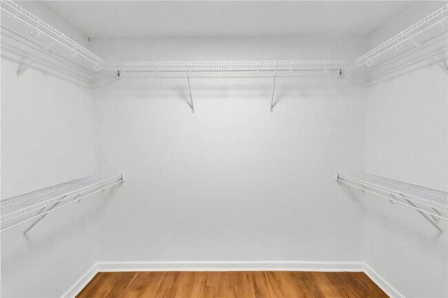 Building Photo - 125 York Ln