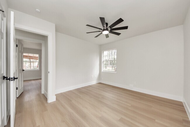 Building Photo - 26206 Maplewood Dr