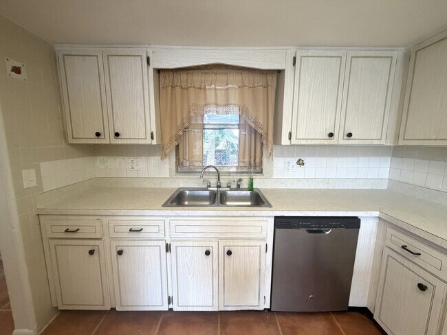 Building Photo - 7010 Ironwood Dr