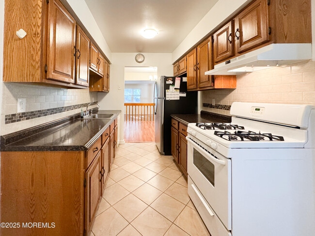 Building Photo - 438 Oak Knoll Dr