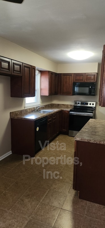 Building Photo - 3412 Winnland Dr