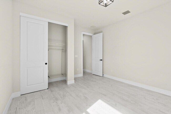 Building Photo - 10372 SW Green Turtle Ln