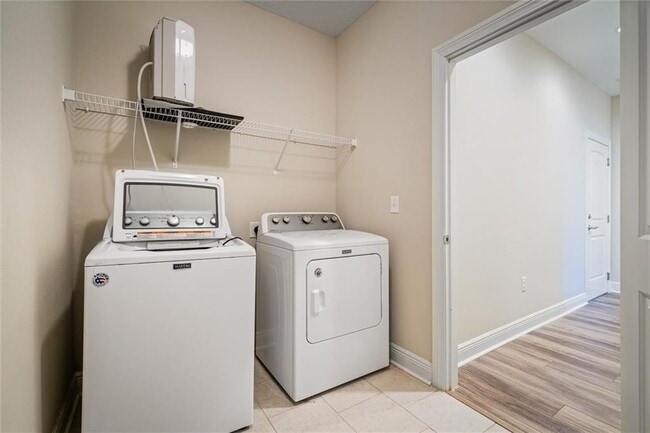 Building Photo - 1203 Holmes Ave