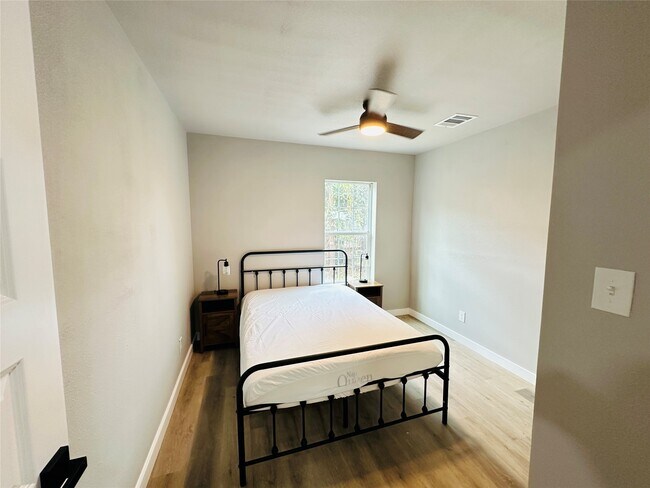 Building Photo - 4018 Gano St