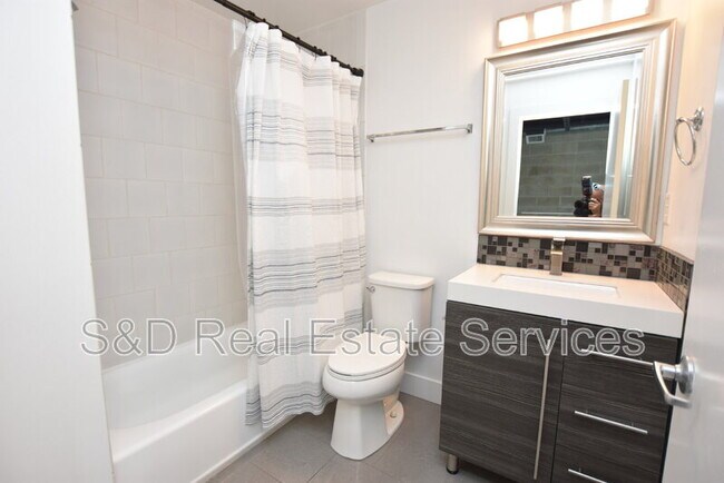 Building Photo - 5008 S MacDill Ave