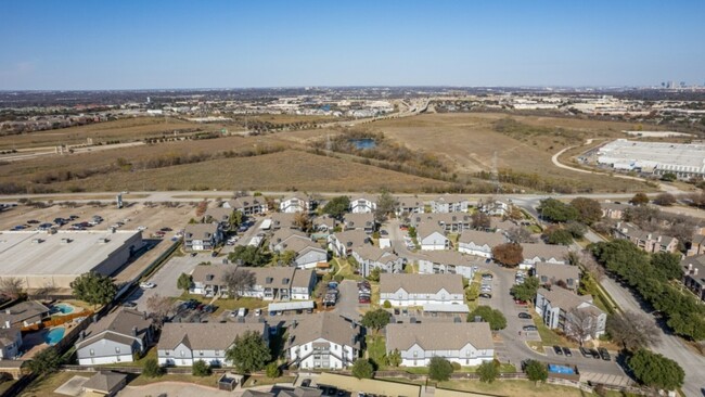 Building Photo - 6000 Oakmont Trail