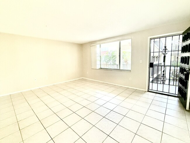 Building Photo - 2699 Seville Blvd