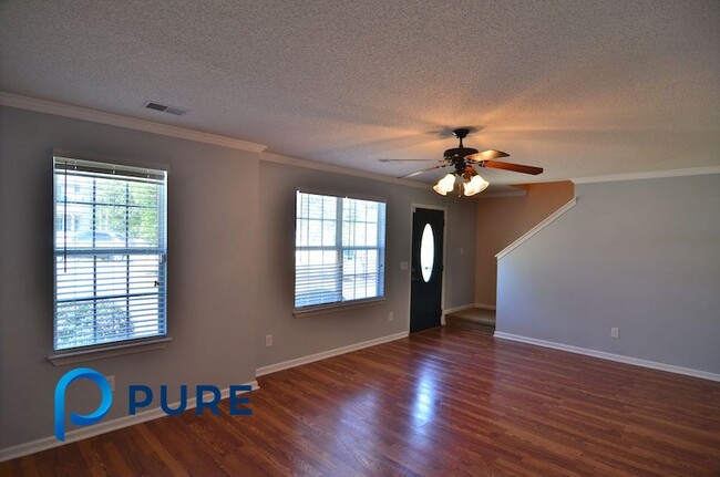 Building Photo - 209 Pine Loop Dr